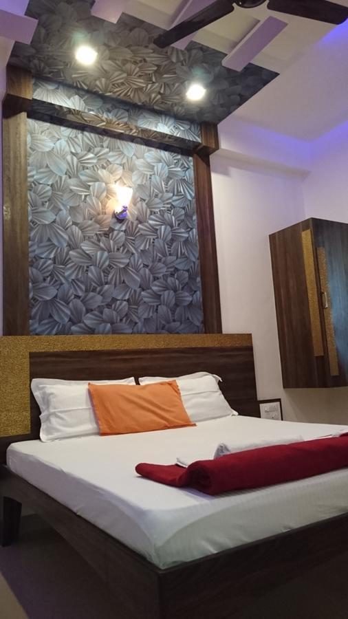 Yuvraj Lodge Osmanabad Exterior photo