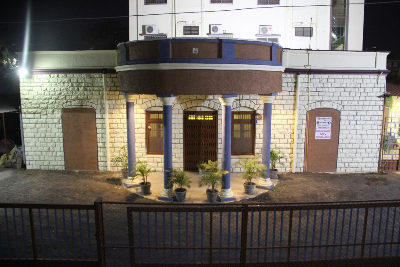 Yuvraj Lodge Osmanabad Exterior photo