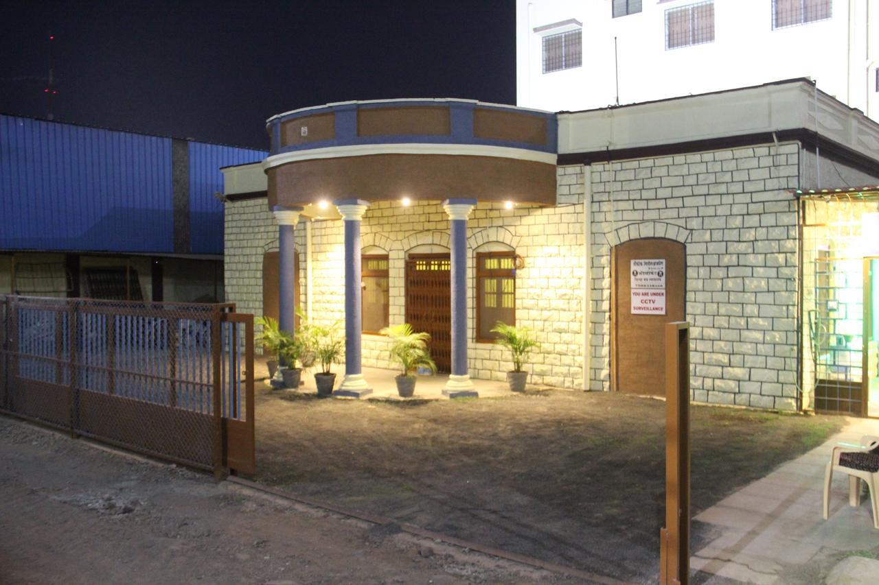 Yuvraj Lodge Osmanabad Exterior photo