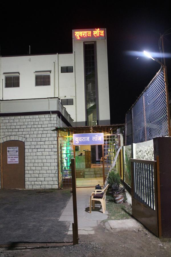 Yuvraj Lodge Osmanabad Exterior photo