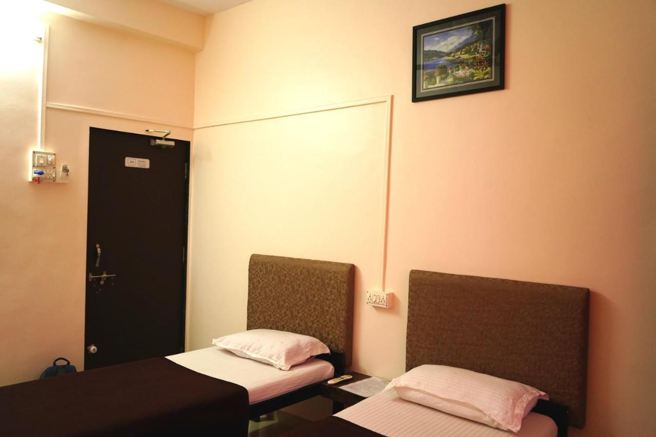 Yuvraj Lodge Osmanabad Exterior photo